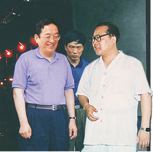 原湖北省委書(shū)記，現(xiàn)中央政治局常委俞正聲來(lái)公司檢查指導(dǎo)工作